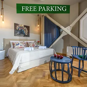  Apartment & Greece